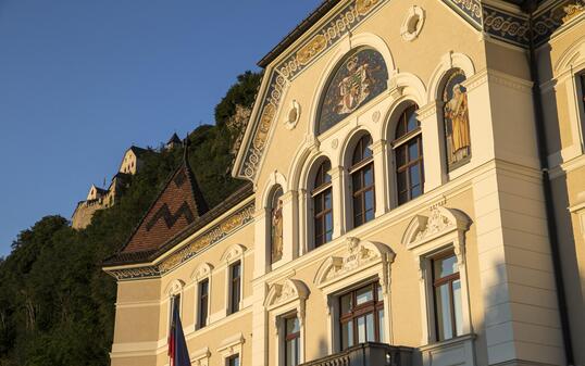 Regierungsgebäude Regierung Vaduz 140717