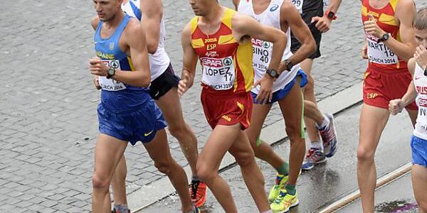 Die Goldmedaille im ersten Strassenrennen holte der Spanier Lopez