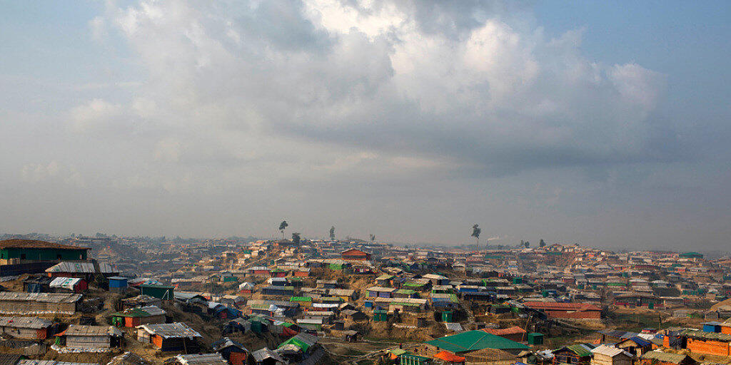 Blick auf das Flüchtlingscamp Kutupalong im Distrikt Cox&rsquo;s Bazar im südöstlichen Bangladesch an der Grenze zu Myanmar. Hunderttausende Rohingya sind aus Myanmar nach Bangladesch geflohen.