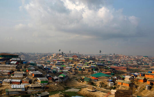 Blick auf das Flüchtlingscamp Kutupalong im Distrikt Cox&rsquo;s Bazar im südöstlichen Bangladesch an der Grenze zu Myanmar. Hunderttausende Rohingya sind aus Myanmar nach Bangladesch geflohen.