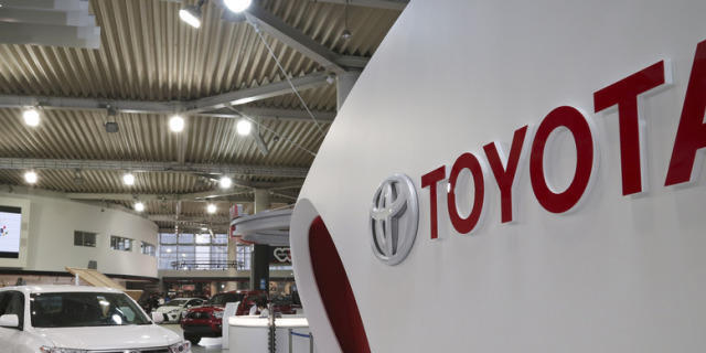 Toyota-Modelle werden in Tokio ausgestellt (Archiv) Toyota-Modelle werden in Tokio ausgestellt (Archiv)