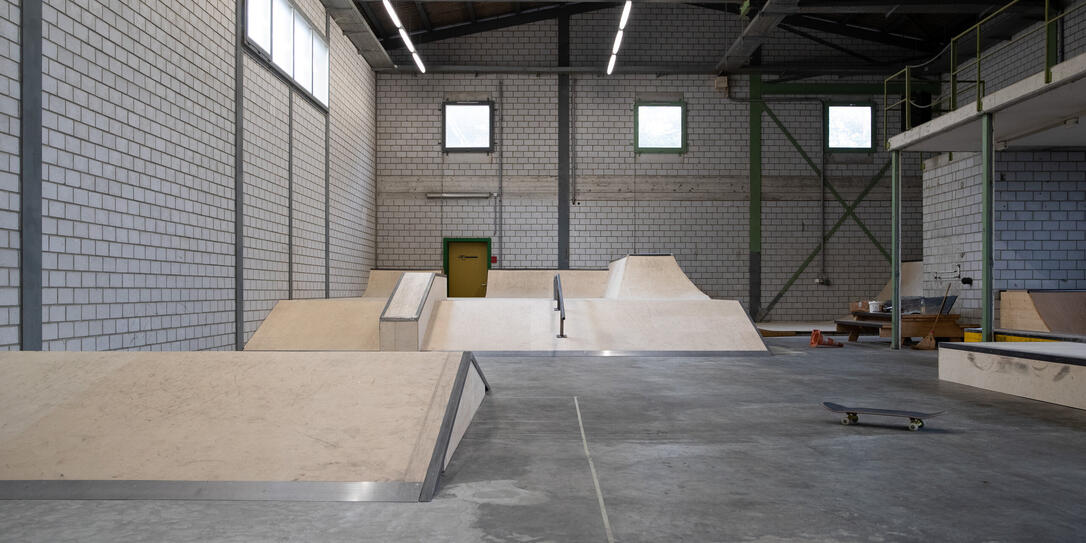 Der Verein bietet neben dem Hallenbetrieb an schlechten Witterungsverhältnissen diverse Dienstleistungen wie Skatekurse oder Wettkämpfe. Der Verein bietet neben dem Hallenbetrieb an schlechten Witterungsverhältnissen diverse Dienstleistungen wie Skatekurse oder Wettkämpfe.