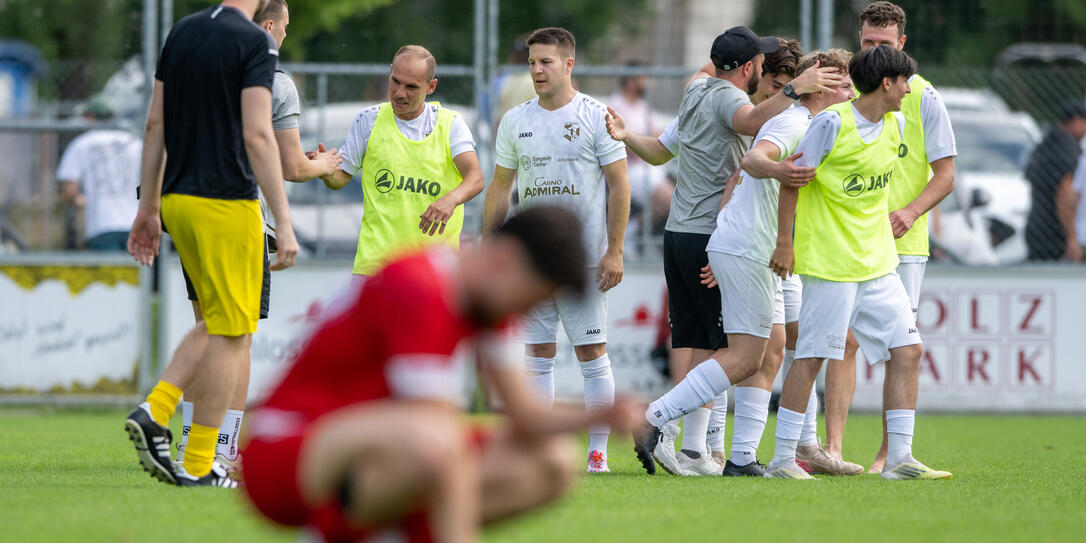 Montlingen am Boden zerstört – der FC Ruggell am Feiern: Noch ein Spiel steht vor der finalen Entscheidung an.