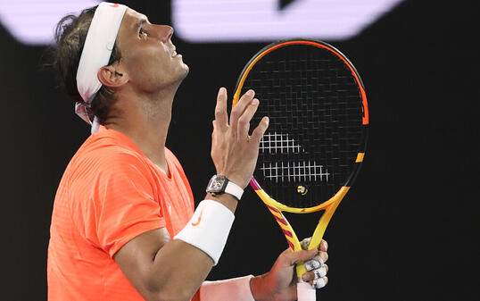 Keine Hilfe von oben: Rafael Nadal scheiterte erst zum dritten Mal in seiner Karriere nach einer 2:0-Satzführung