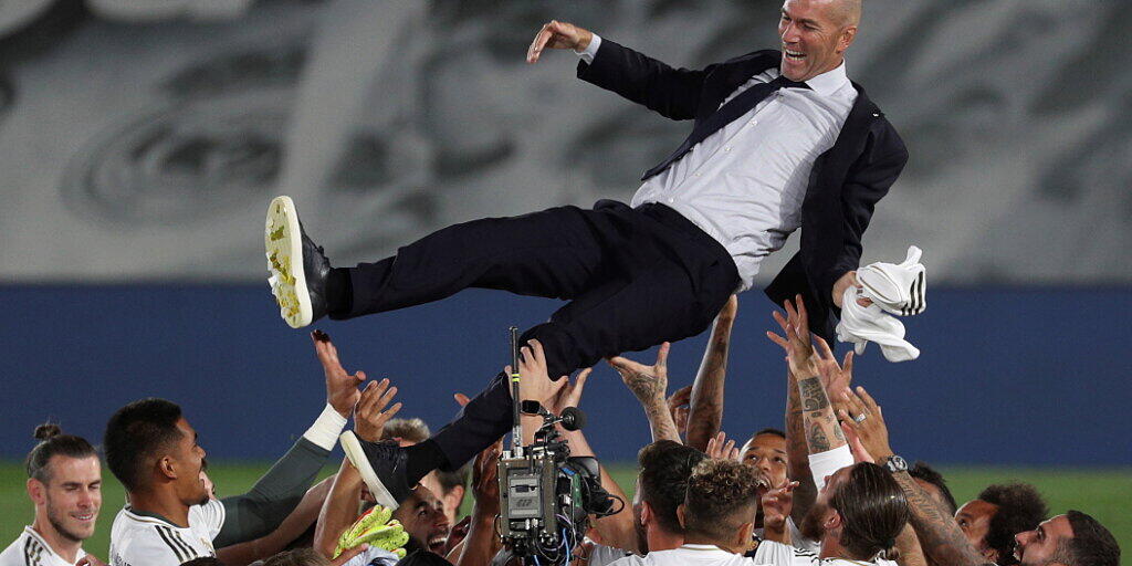 Gefeiert wie der König von Madrid: Zinédine Zidane nach dem Titelgewinn mit Real
