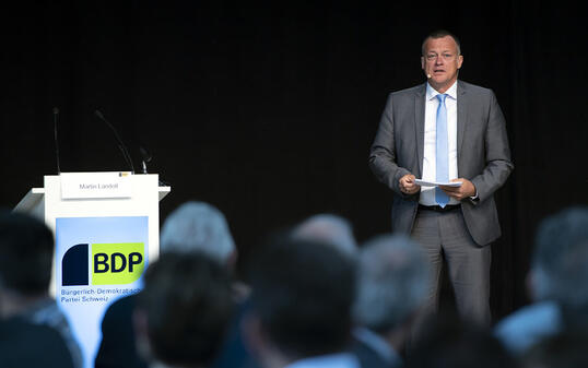 BDP-Parteipräsident Martin Landolt lanciert an der Delegiertenversammlung in Burgdorf den Wahlkampf mit dem Motto "BDP. Langweilig, aber gut".