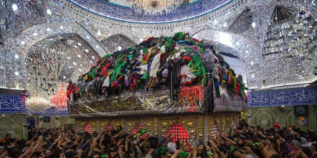 Schiitische Pilger beim Imam-Hussein-Schrein in Kerbela während der Arbein-Gedenkfeier