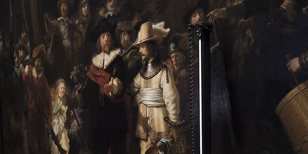 Rembrandt's "Nachtwache" wird auf den Zustand des Gemäldes hin untersucht, bevor es im kommenden Jahr im Rahmen der Rembrandt-Jahrs ausgestellt werden wird. (Archivbild)