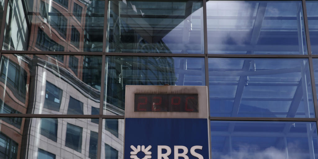 Tiefrote Zahlen: Die RBS schreibt über zweieinhalb Milliarden Franken Verlust im Halbjahr. Nun sorgt der Brexit für zusätzliche Unsicherheiten.