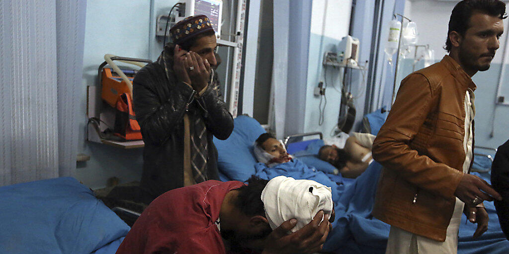 Verletzte in einem Spital in Kabul: In der afghanischen Hauptstadt tötete ein Selbstmordattentäter mindestens 50 Menschen und verletzte zahlreiche.