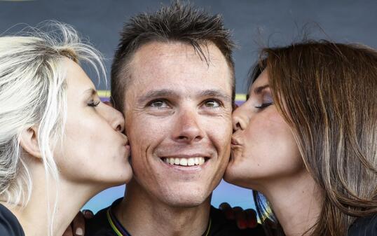 Philippe Gilbert - hier nach seinem Sieg von 2017 - ist auch für die 103. Austragung der Flandern-Rundfahrt einer der Favoriten