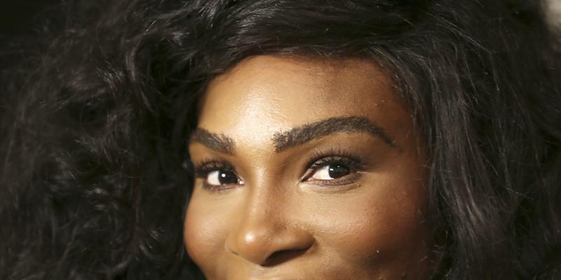 Serena Williams strahlt übers ganze Gesicht und gab ihre Verlobung bekannt