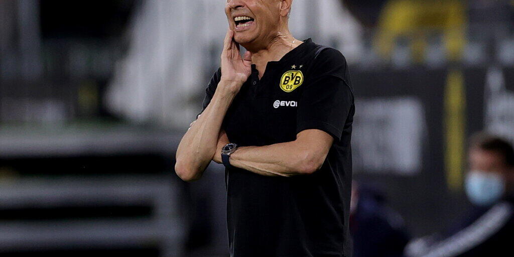 Lucien Favre gibt auch in der kommenden Saison als BVB-Trainer Anweisungen.