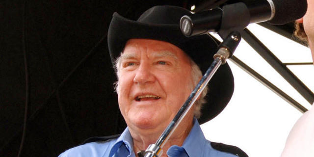 James Best singt 2005 an einem Festival in Tennessee (Archiv) James Best singt 2005 an einem Festival in Tennessee (Archiv)