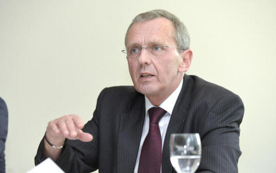 Prämienanstieg für GDK-Präsident Perrenoud zu hoch (Archiv)
