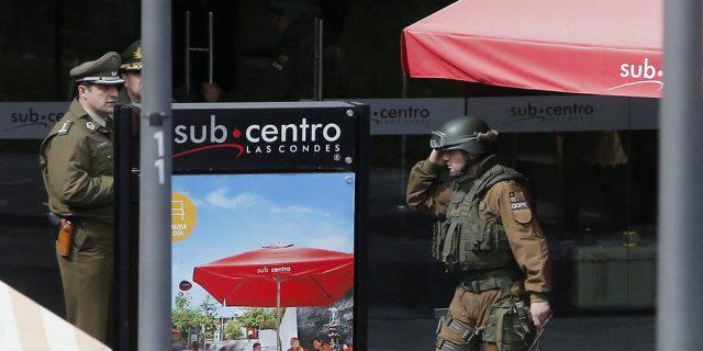 Polizeikontrolle nach dem Anschlag in chilenischer U-Bahn