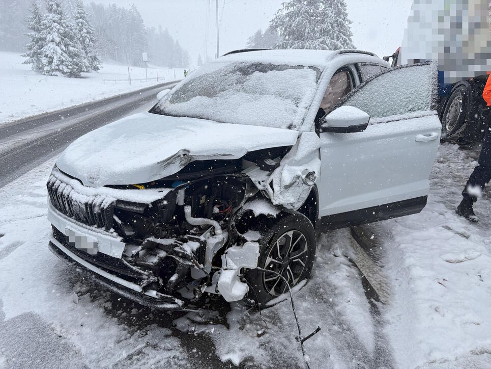 Von den rund zw&ouml;lf Unf&auml;llen ereigneten sich etwa sechs auf der Autobahn &ndash; bei winterlichen Strassenverh&auml;ltnissen.