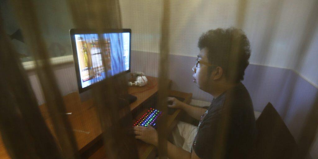China hat laut offiziellen Zahlen im vergangenen Jahr tausende Webseiten gesperrt und rund 1900 Personen bestraft. (Archivbild)