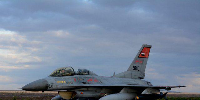 Ägyptischer Kampfjet vor einem Einsatz in Libyen (Archiv)