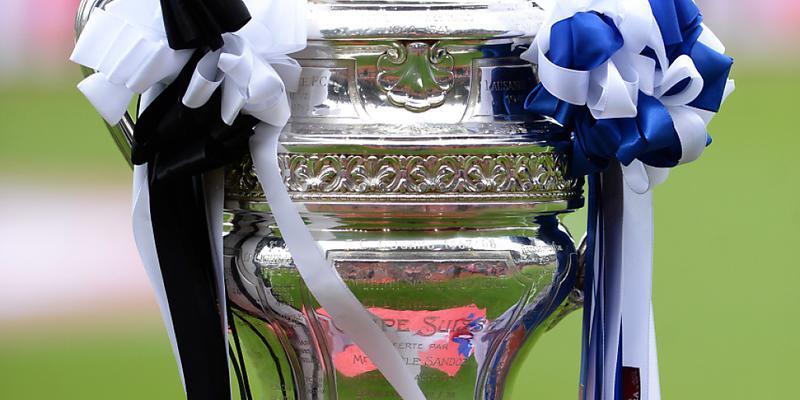 Um diesen Pokal geht es letztlich - zunächst folgen die Sechzehntelfinals Um diesen Pokal geht es letztlich - zunächst folgen die Sechzehntelfinals