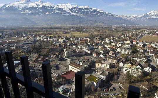 RHEINTAL, FUERSTENTUM, FINANZPLATZ, KLEINSTAAT, KLEINSTAATEN, WIRTSCHAFT, FINANZWIRTSCHAFT, BERG, BERGE, ALPEN,