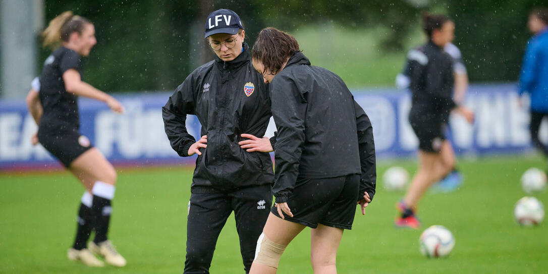 Flavia Scherrer (r.) musste das Training aufgrund einer Verletzung unterbrechen.