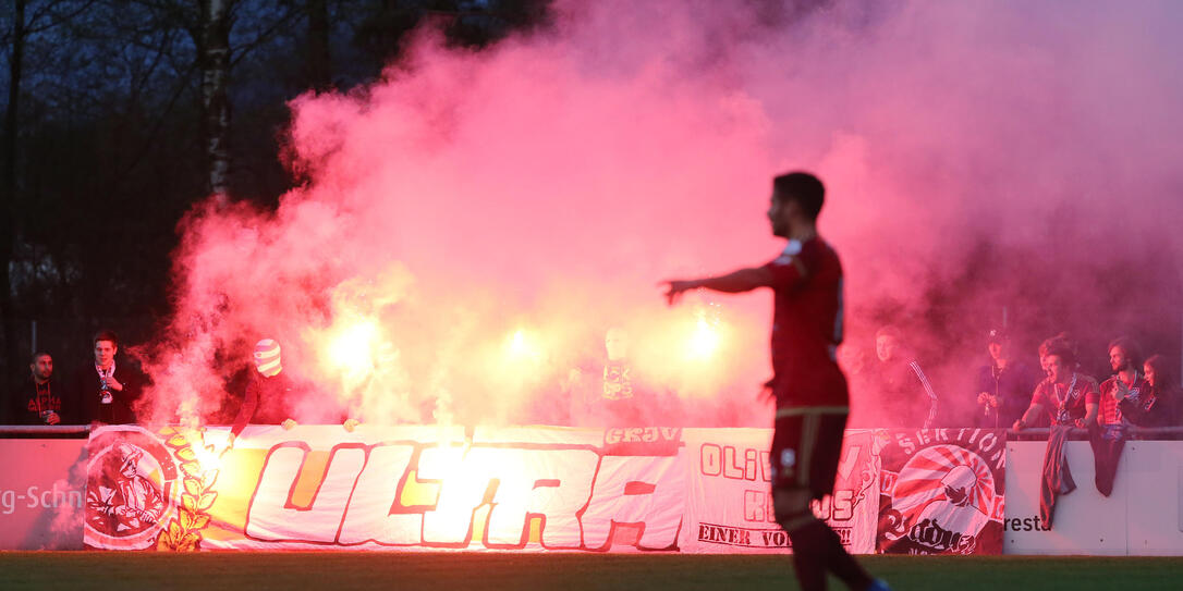 Mit Videokameras Und Netzen Gegen Hooligans Vaterland Online