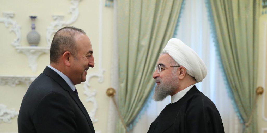 Irans Präsident Ruhani (r) und sein türkischer Gast Mevlüt Cavusoglu Irans Präsident Ruhani (r) und sein türkischer Gast Mevlüt Cavusoglu