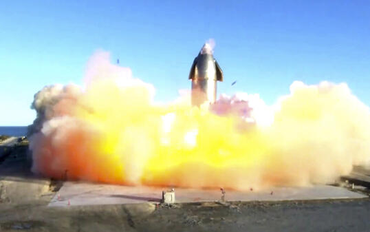 Die unbemannte SpaceX-Rakete "Starship" explodiert am 9. Dezember beim Versuch das Gef&auml;hrt nach einem Testflug wieder zu landen.