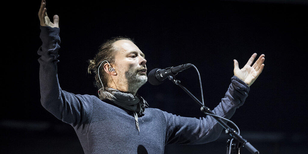 Der Brite Thom Yorke und seine Band Radiohead haben Hackern das Handwerk gelegt. Sie veröffentlichten das gestohlene Material gleich selbst - für einen guten Zweck. (Archivbild)