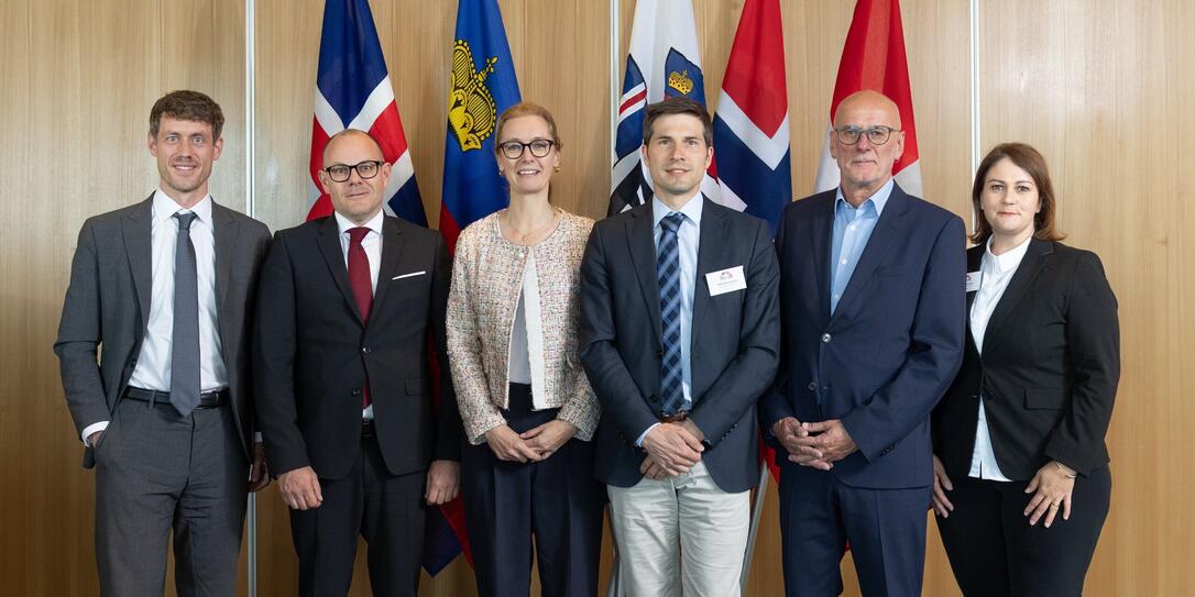 Die Liechtenstein-Delegation (v.l.) mit Maximilian Rüdisser (LIHK), Abg. Roger Schädler, Aussenministerin Sabine Monauni, Abg. Sebastian Gassner, Sigi Langenbahn (LANV) und Delegationssekretärin Jessica F. Bucher.