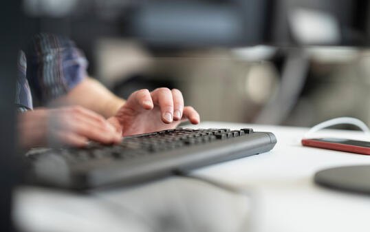 TAGESANZEIGER, TAGES ANZEIGER, TAGES-ANZEIGER, TAGI, TA, TX GROUP, TAMEDIA, TAGESZEITUNG, NEWSROOM, REDAKTION, NACHRICHTENREDAKTION, NACHRICHTEN, ZEITUNG, ZEITUNGEN, JOURNALISMUS, BUERO, GROSSRAUMBUERO, REDAKTOR, JOURNALIST,