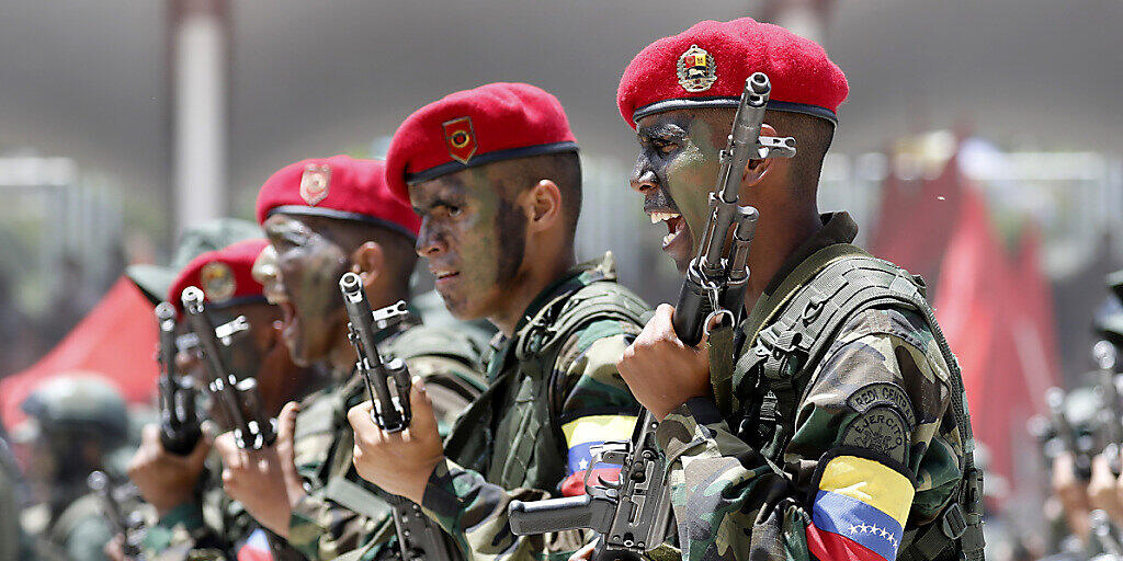 Venezolanische Soldaten bei einer Parade in der Hauptstadt Caracas Anfang Juli. (Archivbild)
