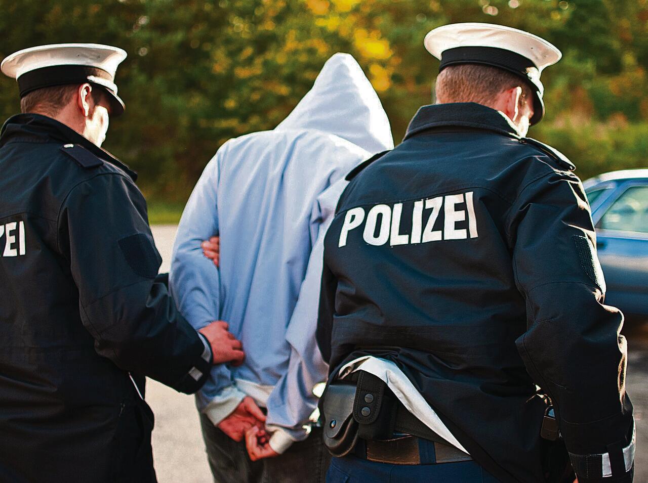 Jugendliche attackieren vermehrt Polizeibeamte - Vaterland online