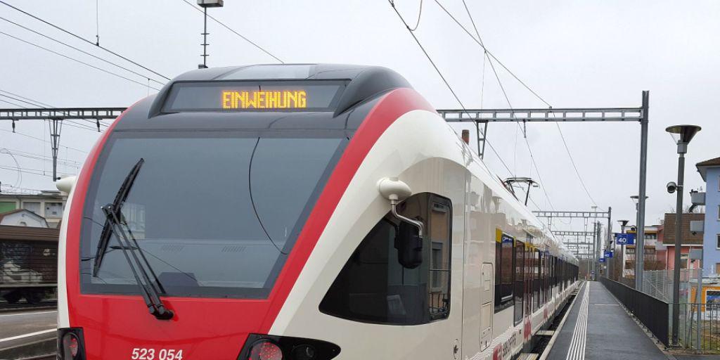 Sieht aus wie jeder Regionalzug: Die "Nationalbahn", die Aargauer Linie S28 von Zofingen (Bild) nach Lenzburg, ist für 68 Millionen Franken rundum erneuert worden.
