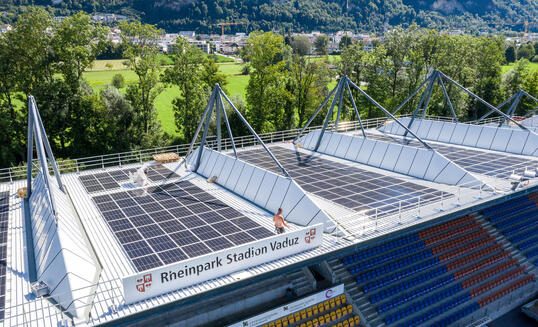 Installation Solarzellen Rheinpark Stadion Vaduz