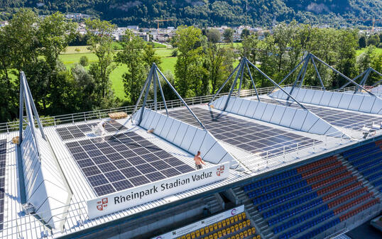 Installation Solarzellen Rheinpark Stadion Vaduz