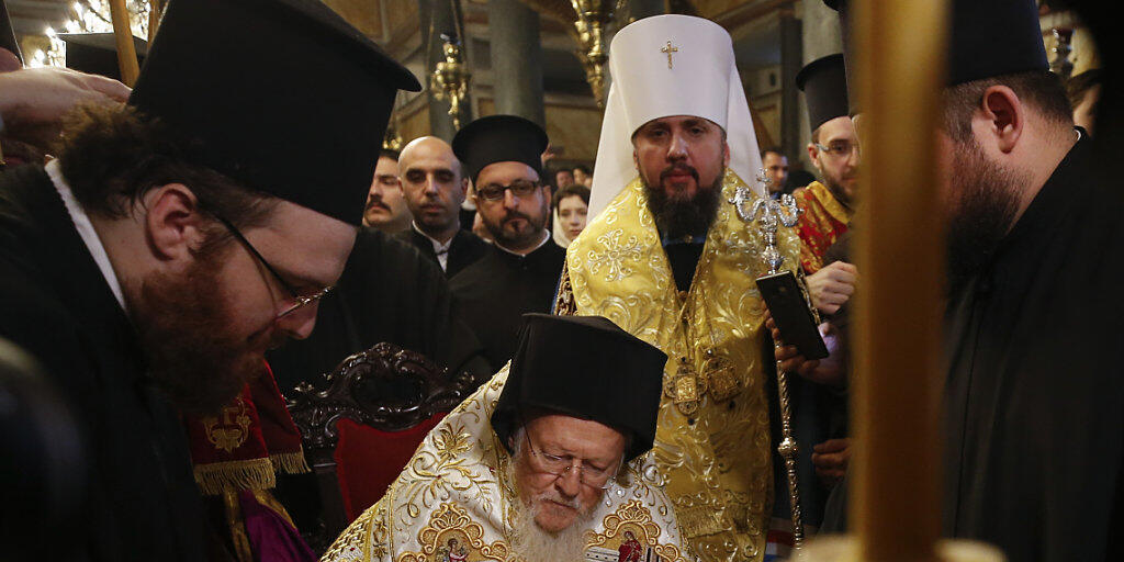 Die oberste Autorit&auml;t der Orthodoxie, der Patriarch Bartholomaios von Konstantinopel mit Sitz in Istanbul, unterschrieb am Samstag einen Erlass, welcher die orthodoxe Nationalkirche in der Ukraine formell f&uuml;r unabh&auml;ngig erkl&auml;rt.
