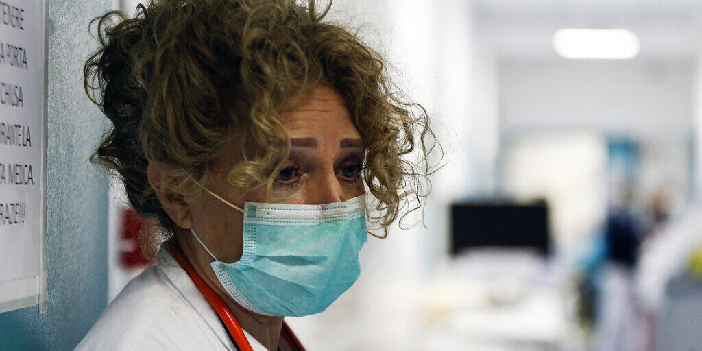 Die italienische Regierung hat die wegen der Corona-Pandemie verhängte Ausgangssperre bis Ostern verlängert. Die vor drei Wochen angeordnete landesweite Ausgangssperre gelte noch mindestens bis zum 12. April, teilte Gesundheitsminister Roberto Speranza am Montagabend mit. (Symbolbild)