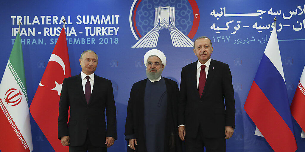 Russlands Staatschef Wladimir Putin, der iranische  Präsident Hassan Ruhani und der türkische Präsident Recep Tayyip Erdogan beraten derzeit über die Situation in der syrischen Rebellenhochburg Idlib.