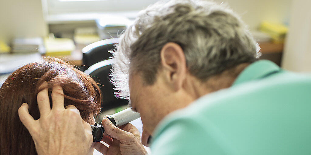 Das Parlament plante, die Krankenkassen-Franchisen zu erh&ouml;hen. In der Schlussabstimmung ist die Vorlage gescheitert. Grund war der Sinneswandel der SVP. (Symbolbild)