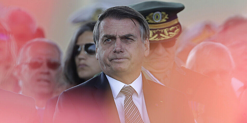 Der brasilianische Präsident Bolsonaro will die Armee während vier Wochen zur Bekämpfung der Waldbrände einsetzen. Die EU machte den Fortgang der Ratifizierung des Handelsabkommens mit den Mercosur-Staaten von einem glaubwürdigen Einsatz Brasiliens gegen die Brände abhängig. (Bild 23. August)