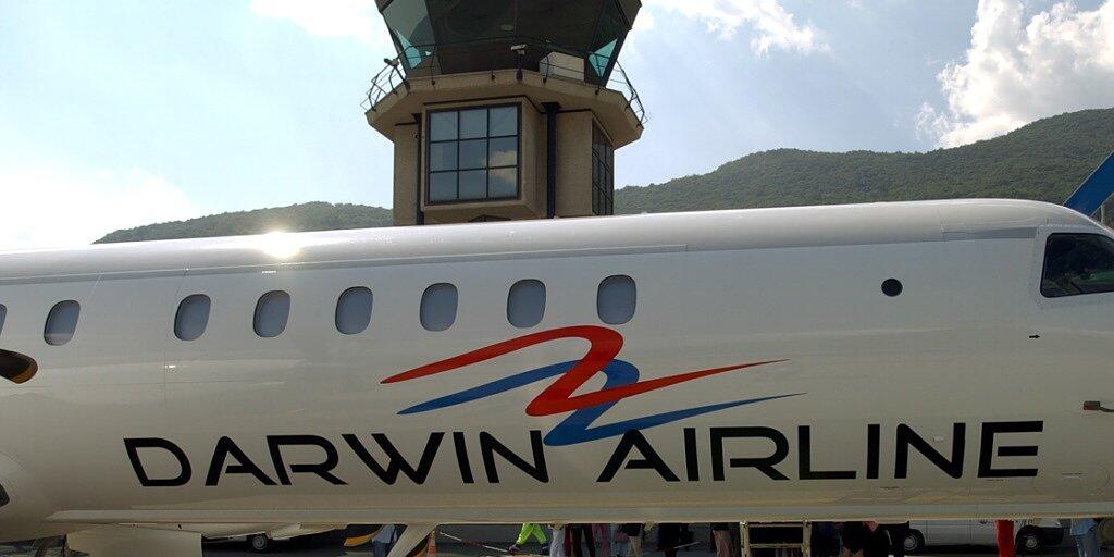 Taufe des Saab 2000 Flugzeuges der neuen Fluggesellschaft Darwin Airline am Dienstag 27.Juli 2004, auf dem Flugplatz Agno(TI). Seit Dienstag ist Schluss. Die Airline wurde behördlich gegroundet.