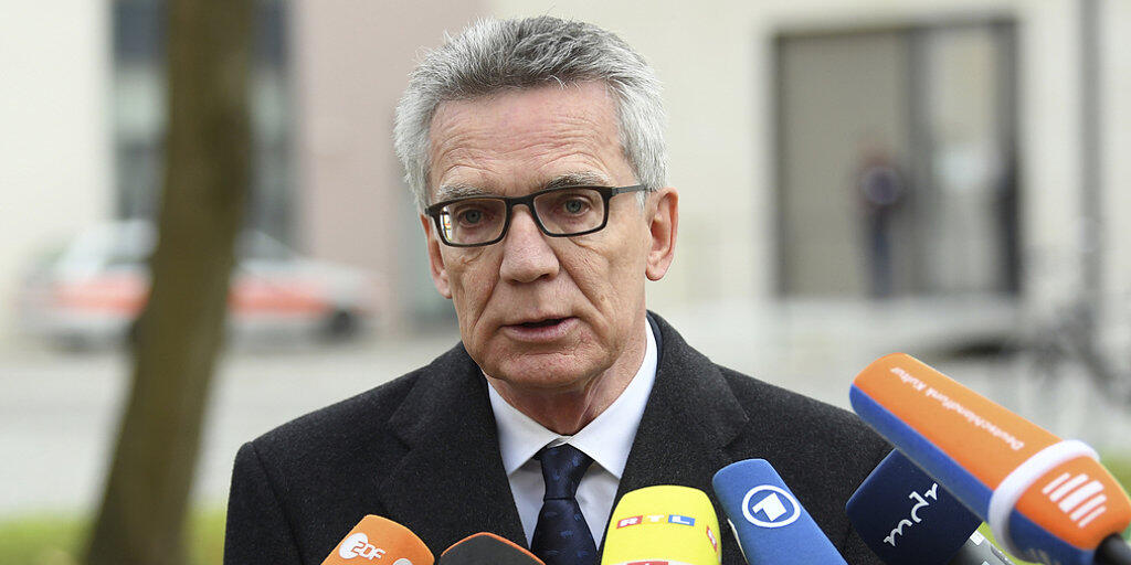 Der deutsche Innenminister Thomas de Maizière am Dienstag vor den Medien. Nach seinen Worten wurde ein "schwerer Terroranschlag in Deutschland" verhindert.