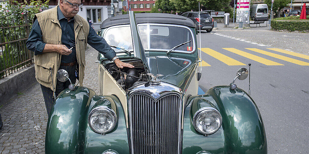 Ein Oldtimer in Sarnen OW - in der Schweiz dominieren englische Fahrzeugmarken wie MG, Jaguar, Triumph dominieren gegenüber deutschen leicht. (Archivbild)