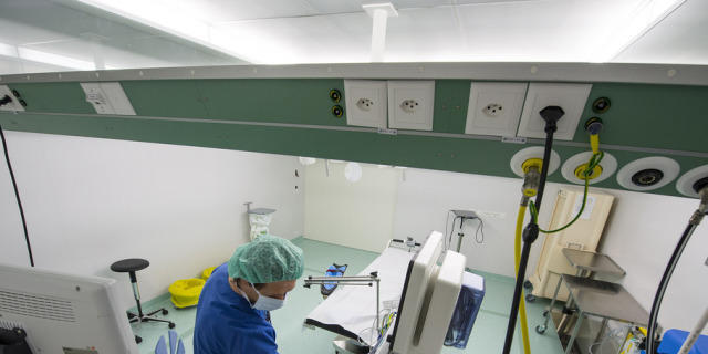 Operationssaal im neuen Trakt der Uniklinik Lausanne (Symbolbild) Operationssaal im neuen Trakt der Uniklinik Lausanne (Symbolbild)