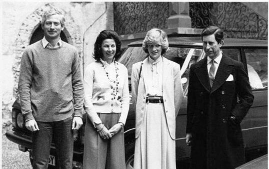Fürst Hans-Adam II. mit seiner Gattin Marie mit Princess Diana und dem jetzigen König Charles III.