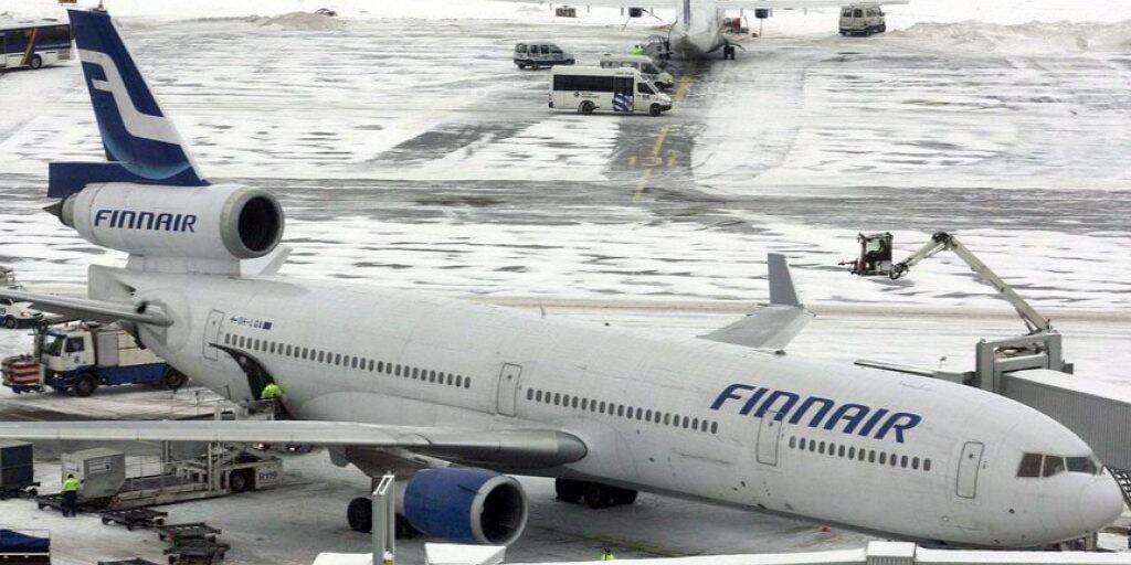Ein Flugzeug der Finnair am Flughafen von Helsinki. (Archivbild)