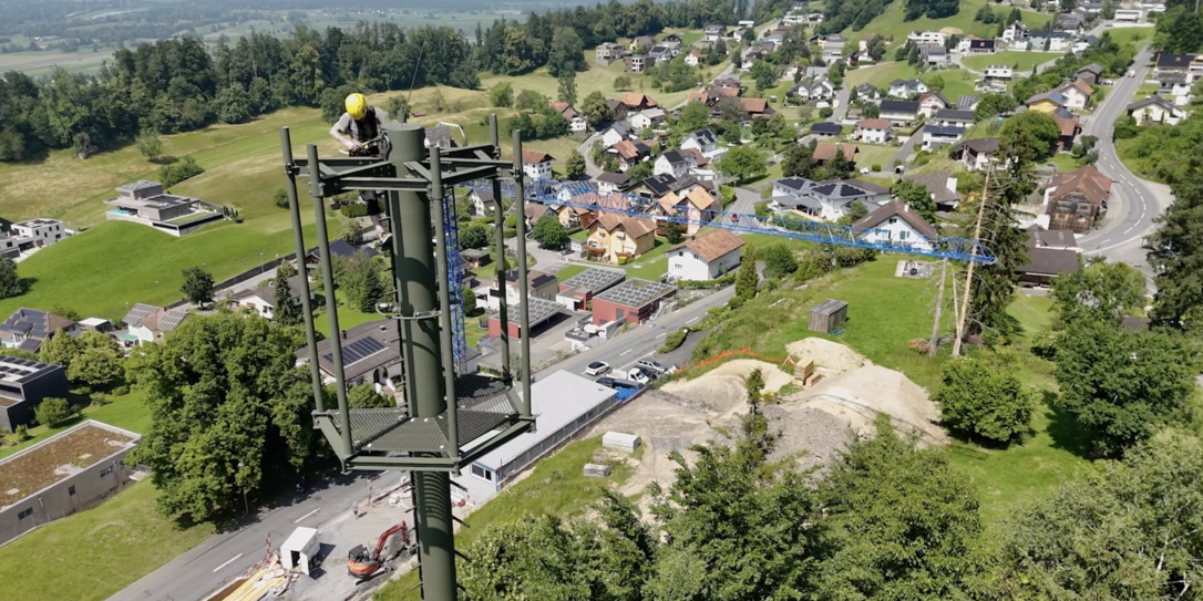 Montage der Mobilfunkantenne in Schellenberg