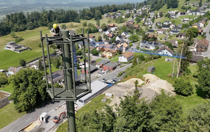 Montage der Mobilfunkantenne in Schellenberg